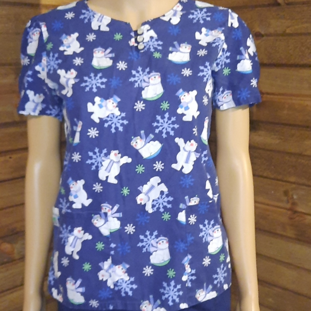 FREE Ws gear scrub top